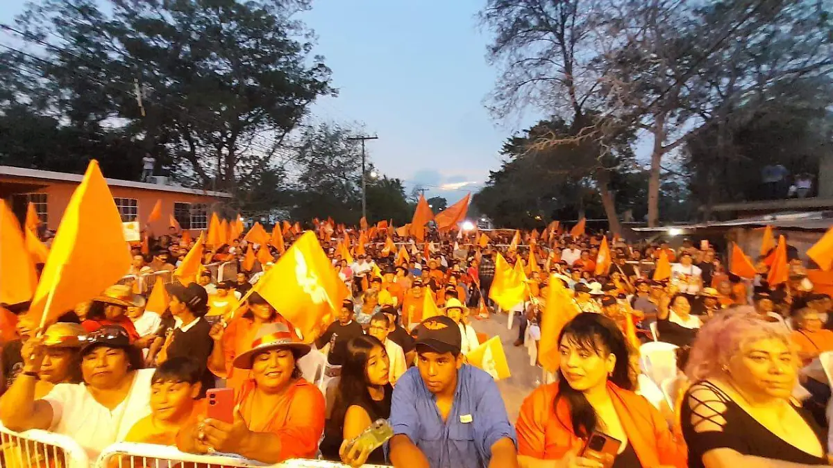 Simpatizantes de Steven Maya abarrotan cierre de campaña en Anáhuac