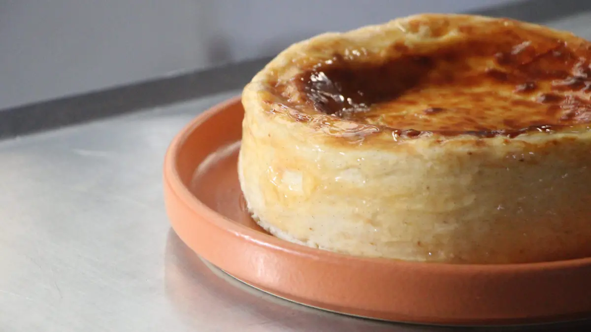  La tarta vasca de queso mascarpone es un ejemplo de la versatilidad del queso como base