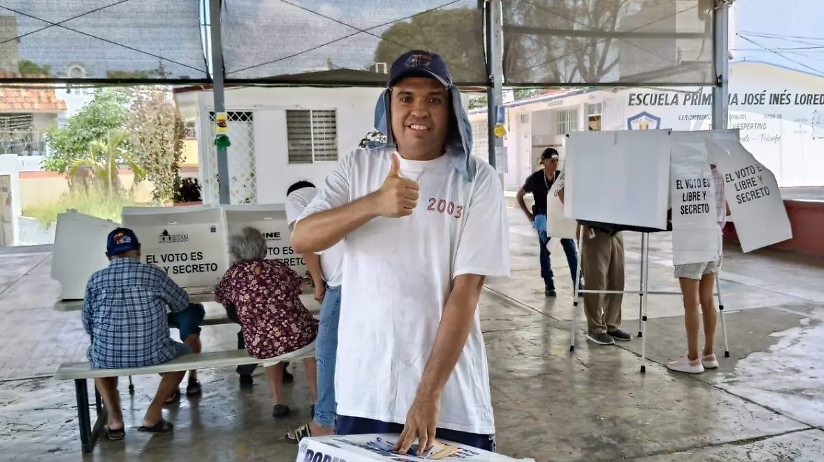 Ángel Rafael Aguilar Delgado, joven votante de la sección 1366