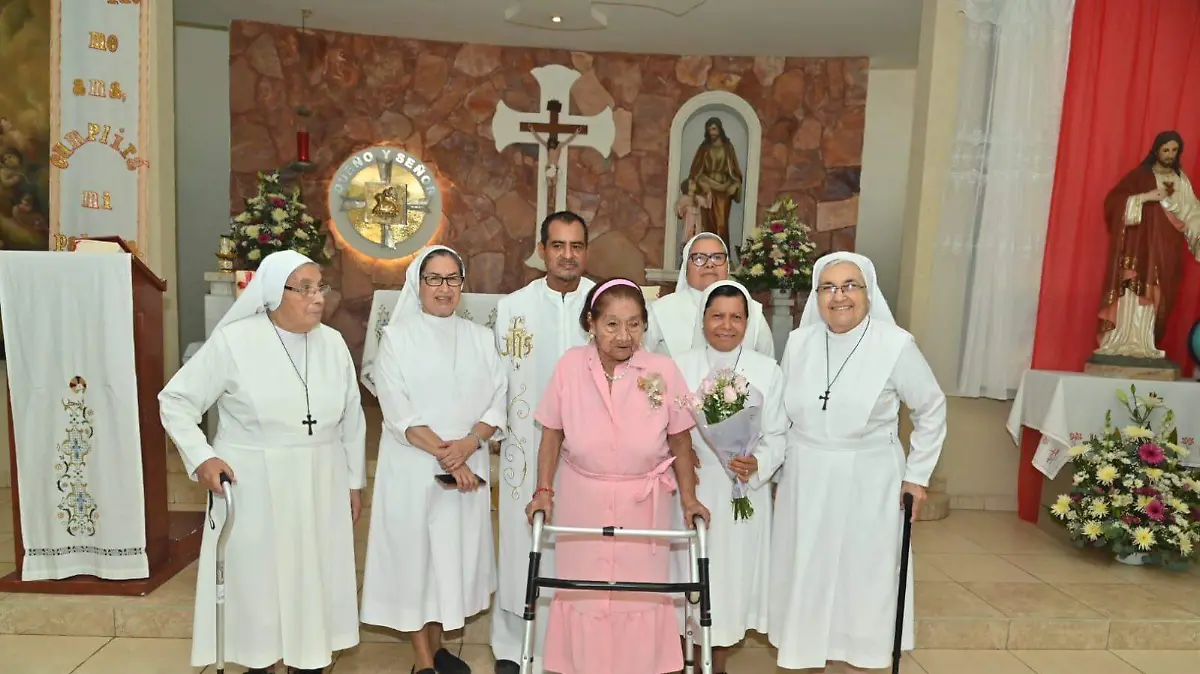 Emotivo festejo: abuelita cumple 100 años en asilo de Ciudad Madero