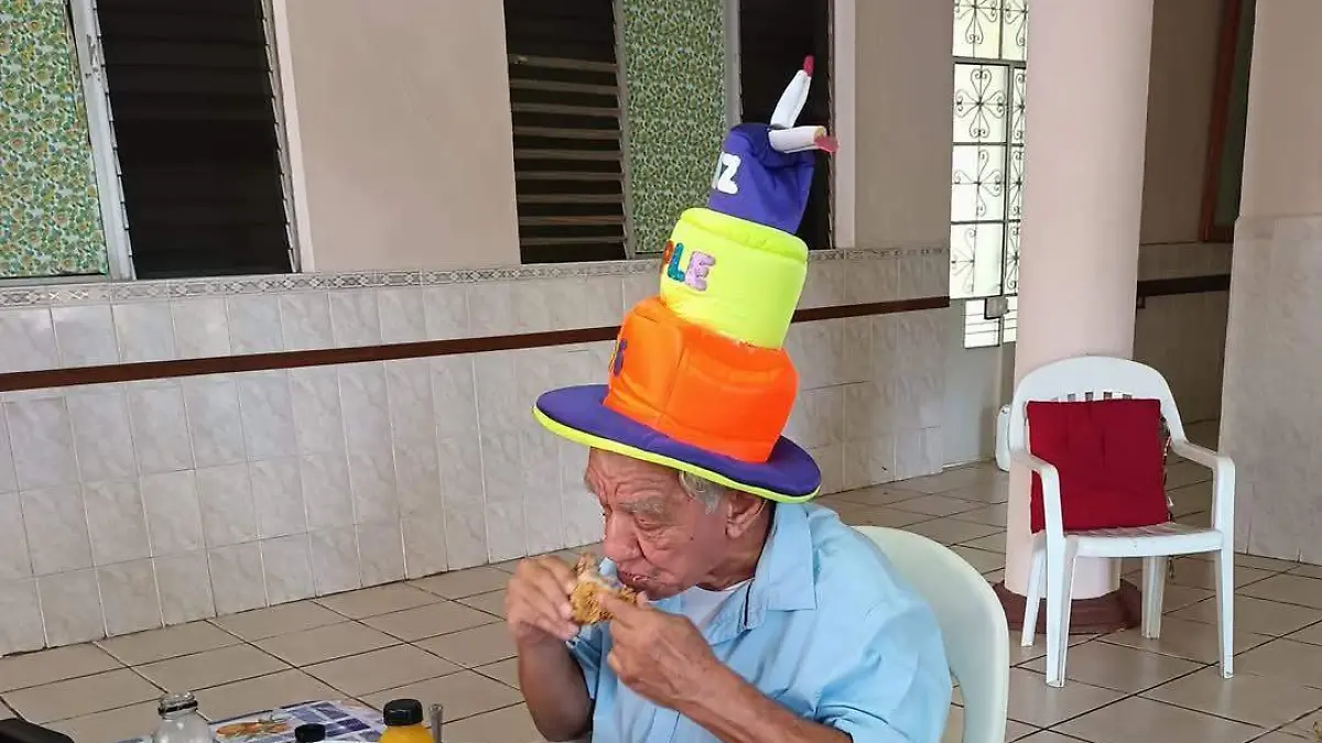 En los asilos, la atención brindada a los abuelitos a los que asisten, es integral