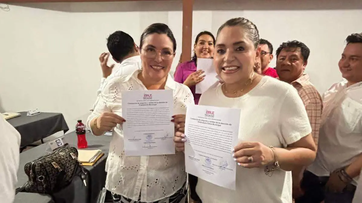 Maritza González Ortiz también recibió su constancia oficial como síndica de Pánuco, Veracruz