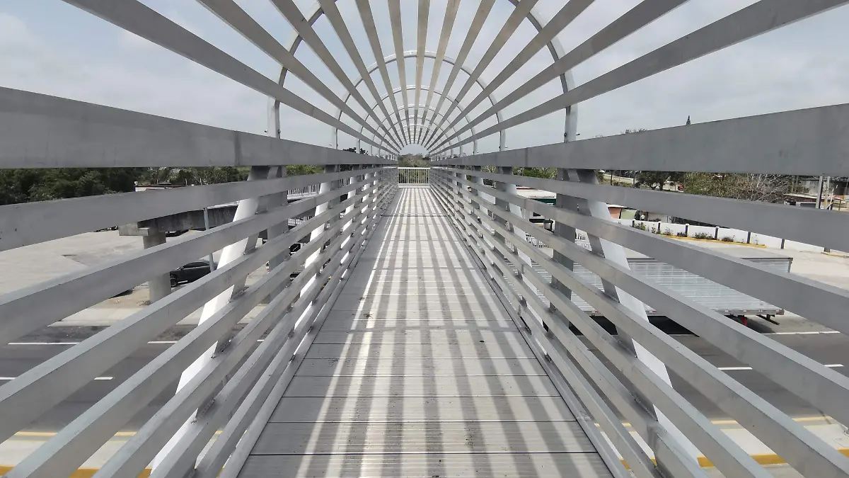 Padres de familia y estudiantes, llamados a cruzar seguros para evitar accidentes como el ocurrido la tarde del sábado