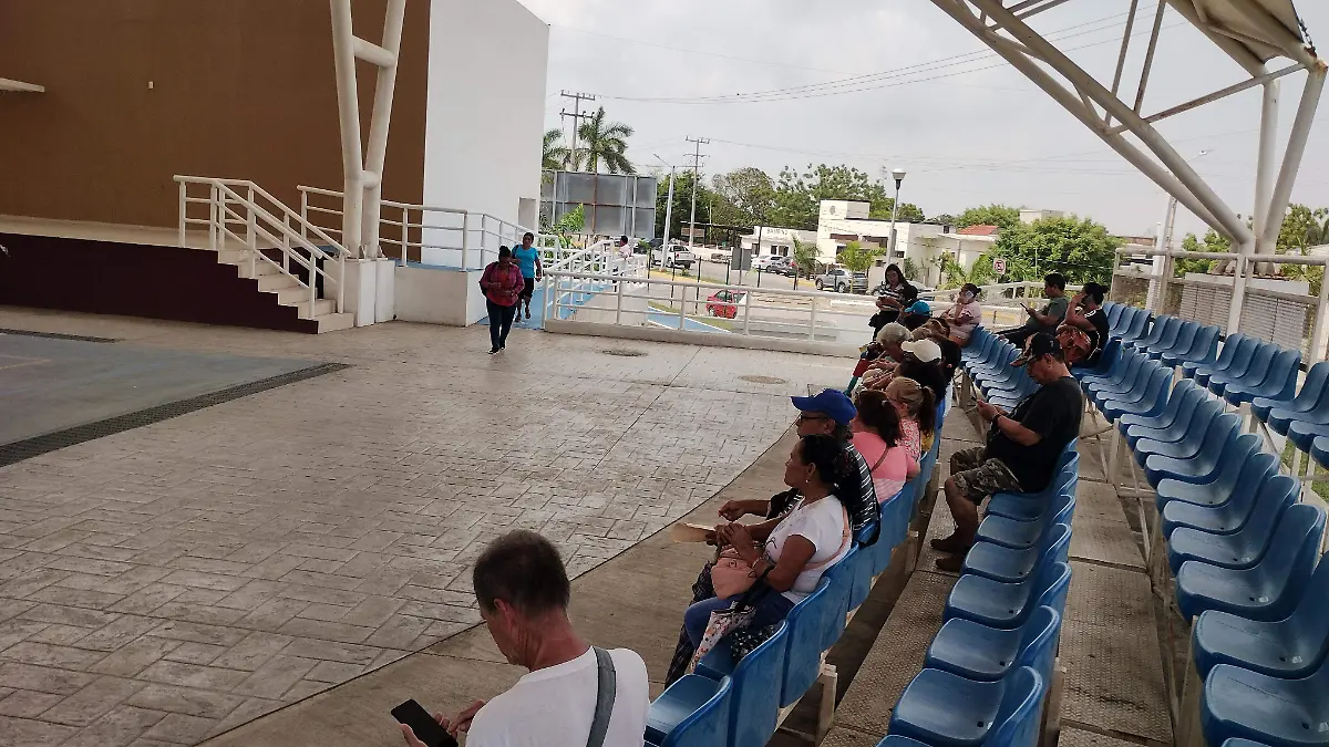 Personas acuden a la inscripción para Pensiones del Bienestar; la atención se estará brindando hasta el 21 de junio