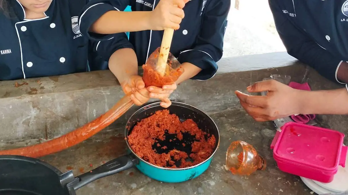 Estudiantes de Cetmar innovan con chorizo hecho a base de pescado