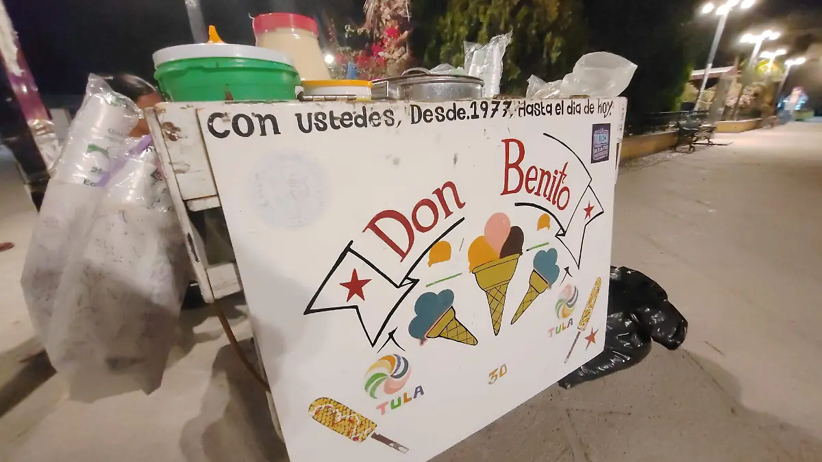 Los trolelotes y las nieves artesanales de Don Benito forman parte la plaza principal de Tula 