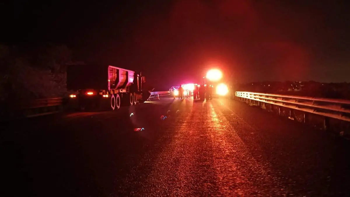 Accidente en Tampico, tráiler destroza auto y deja un fallecido 