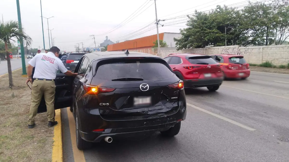 Percance entre Suv deja daños materiales frente a planta Maseca en Altamira