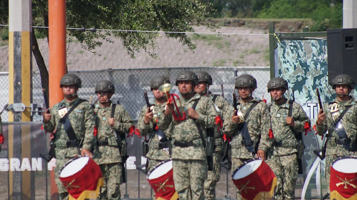 Niñas y niños interactuaron con elementos del Ejército Mexicano en los módulos instalados en el Polideportivo