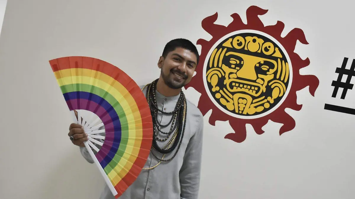 Juan Felipe Torres Pando es del colectivo “Tamaholipa” y organiza cada último domingo de mes un trueque literario en la Plaza de Armas