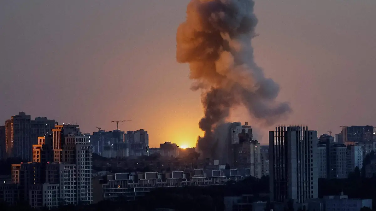 2025-06-23T042145Z_963108778_RC228FAP7HHL_RTRMADP_3_UKRAINE-CRISIS-ATTACK-KYIV