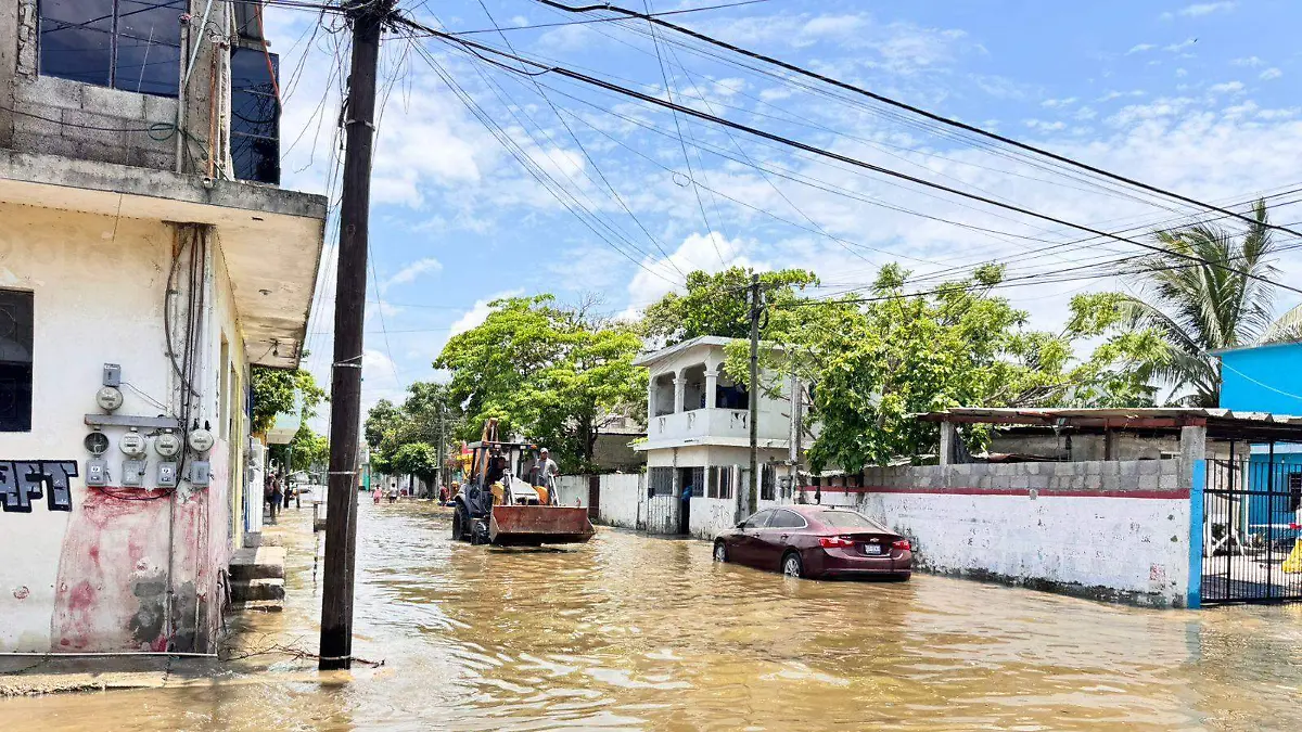Tamesí no da tregua, agua alcanza viviendas en Vicente Guerrero; piden preparar mochilas de emergencia