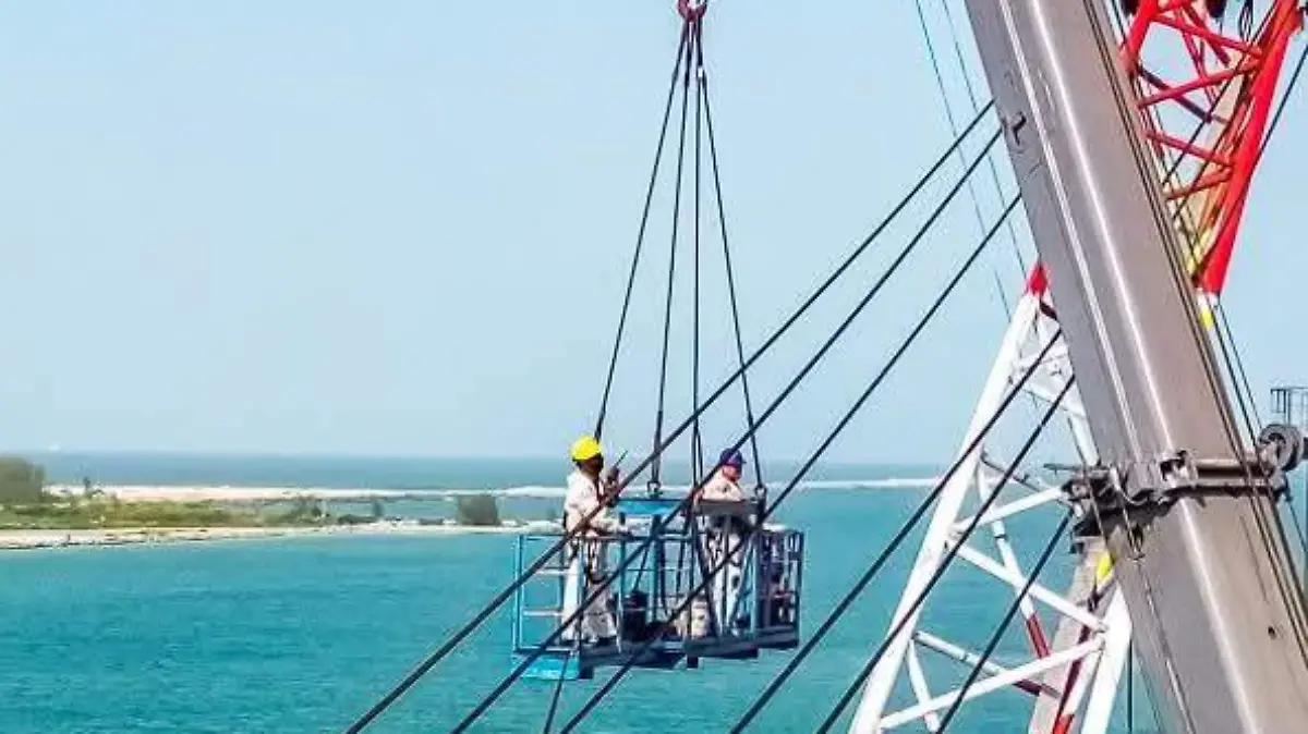 Pemex planea recortar a cerca de tres mil trabajadores de confianza para equilibrar sus finanzas