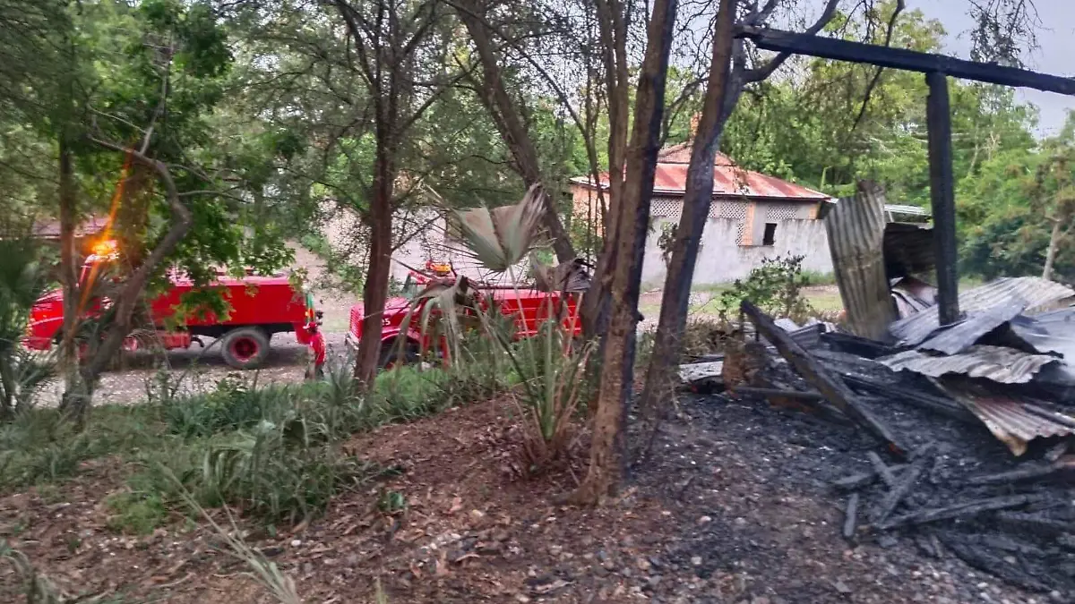 Esta construcción antigua estaba fabricada principalmente con madera y techo de láminas