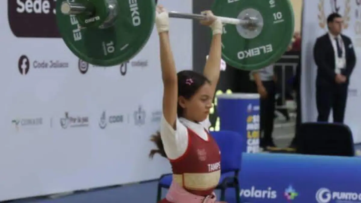Hilary Ibarra se adueñó de 3 medallas de bronce, rompiendo su récord personal en esta competencia 
