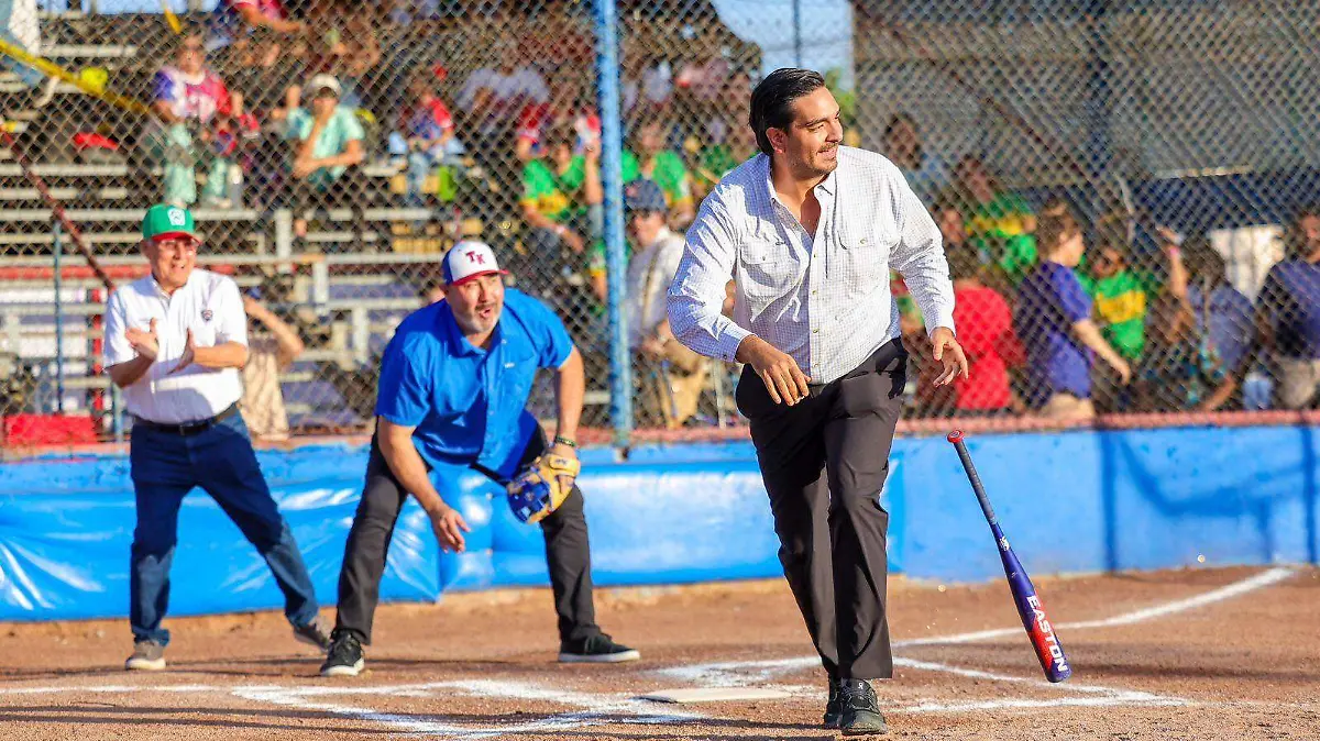 El edil morenista dijo que hubo correos y mensajes que no fueron realizados por él 