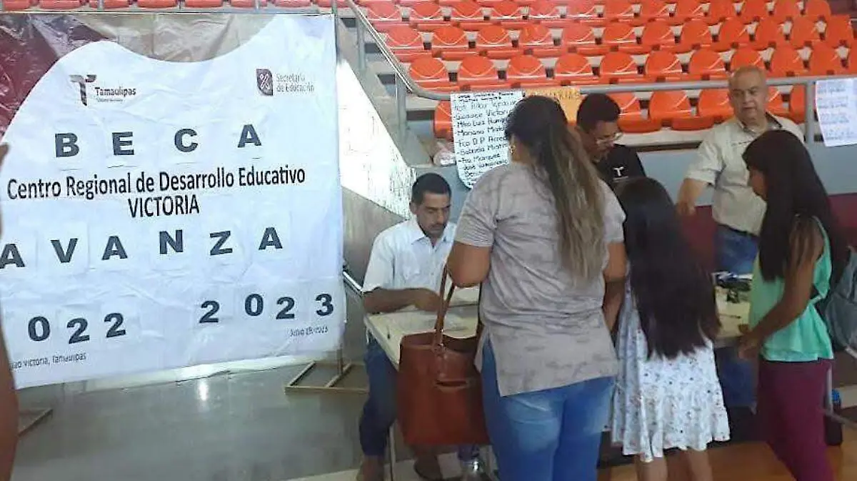 La beca está dirigida a estudiantes de educación básica hasta nivel superior con un promedio igual o mayor a 9.0