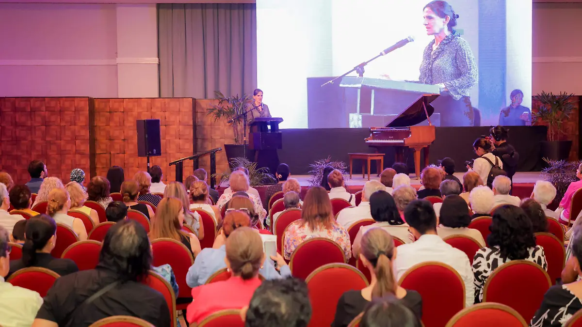 El público asistente disfrutó del recital de piano con causa del Sistema DIF Tampico