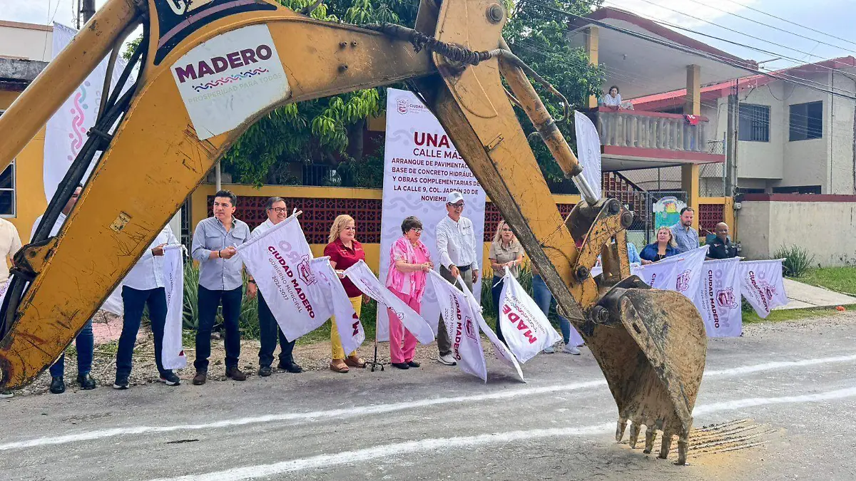 Arranca alcalde de Ciudad Madero, Erasmo González nueva obra de pavimentación