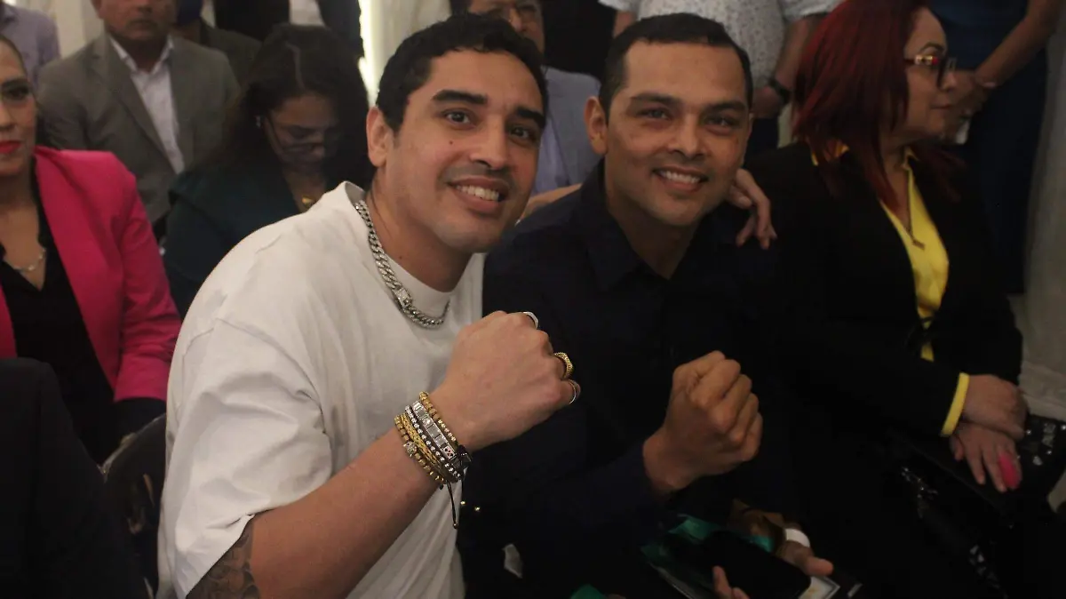 El "Cugar" y su hermano Isidro Curiel presentes para recibir su reconocimiento