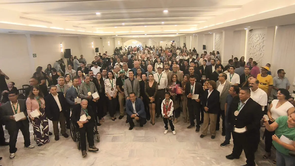 A casa llena, fue llevada a cabo la entrega de 100 reconocimientos a personalidades del deporte de Tamaulipas