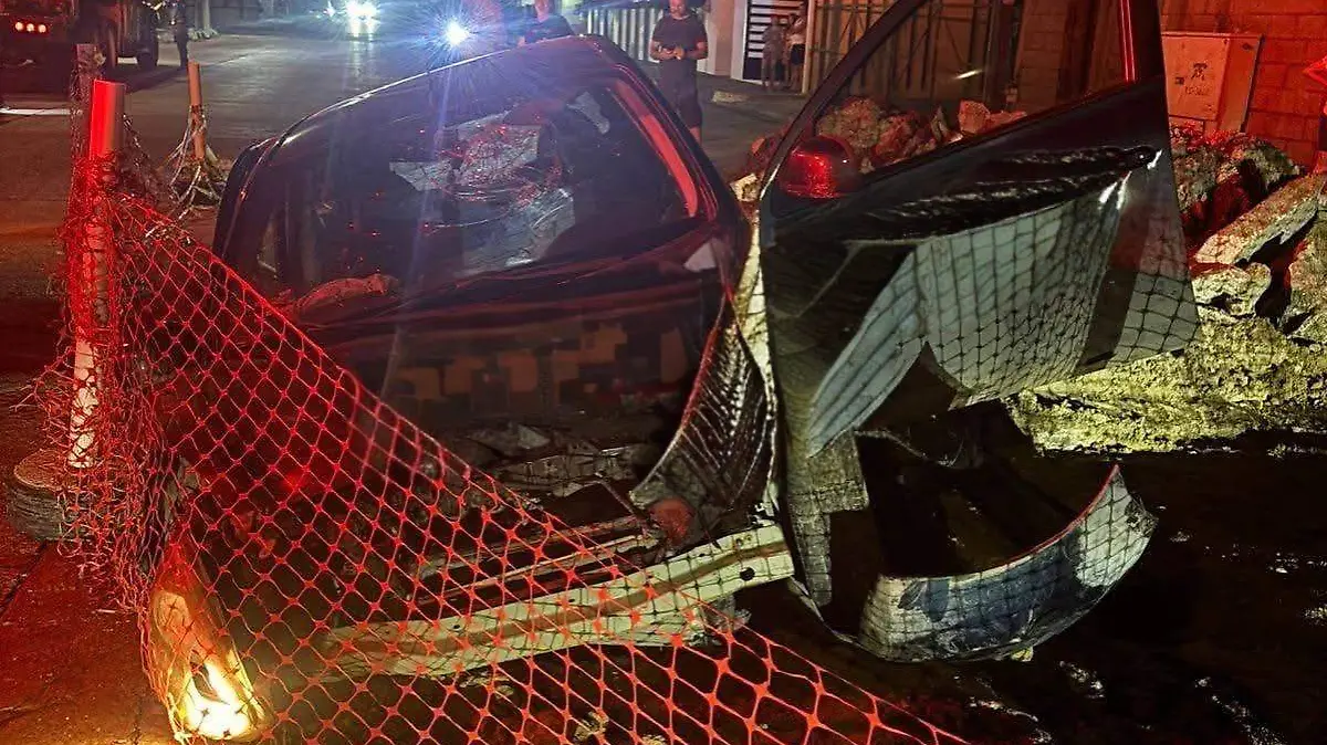Automovilista se accidenta en zona de obra en Madero: cayó a zanja con todo y coche