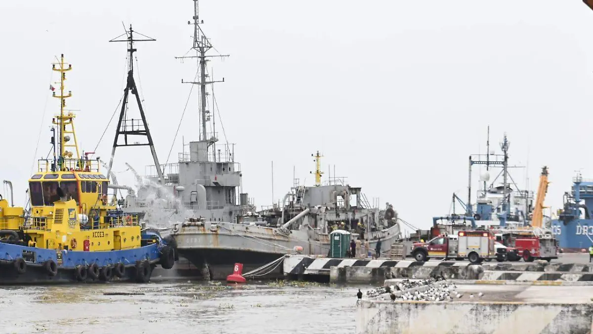 Se registra incendio a bordo de embarcación en zona centro de Tampico