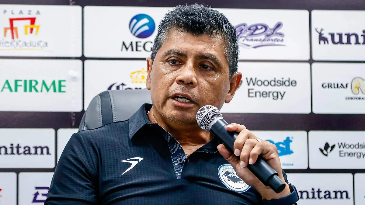 “Chima” Ruiz exige compromiso total a sus nuevos jugadores