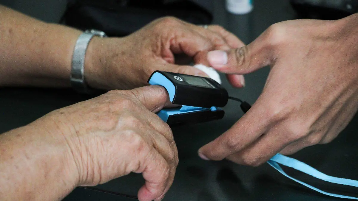 La presión excesiva hace que el corazón trabaje más, se engrose y pierda su flexibilidad