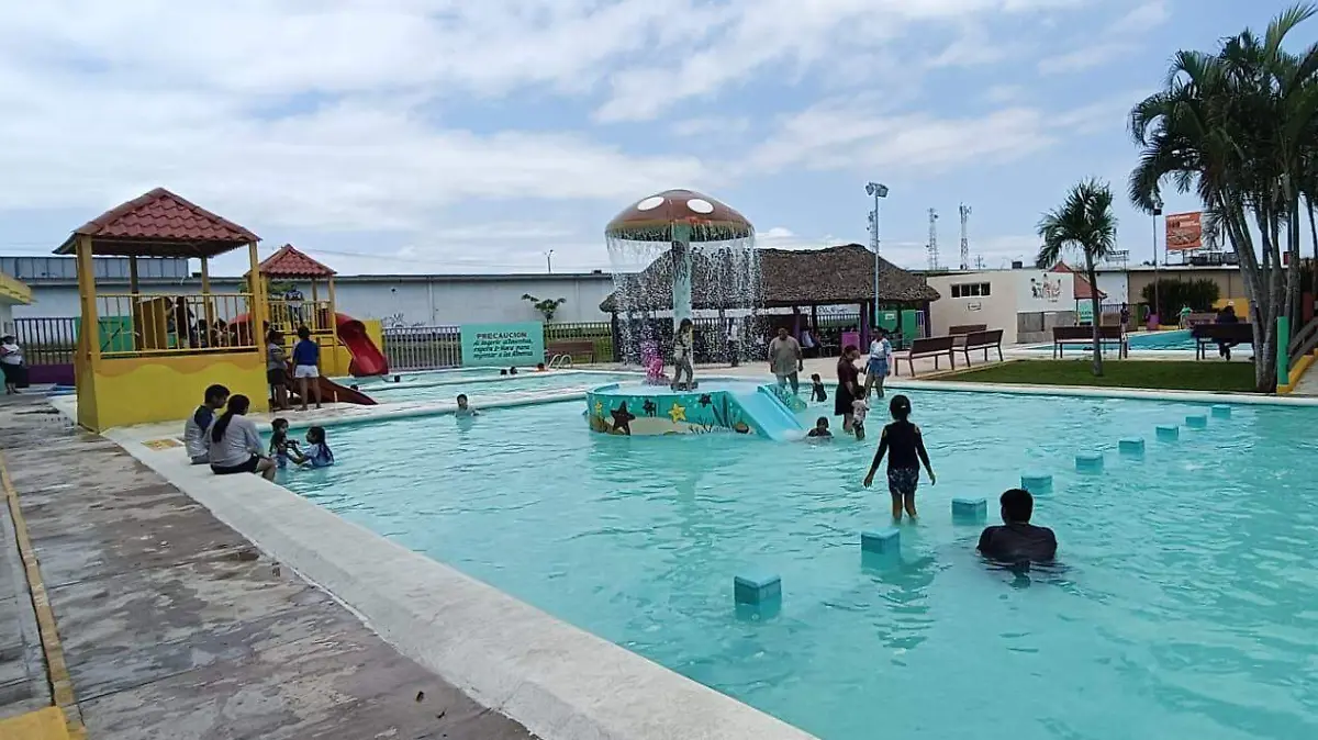En Altamira hay un parque acuático limpio, seguro y con toboganes