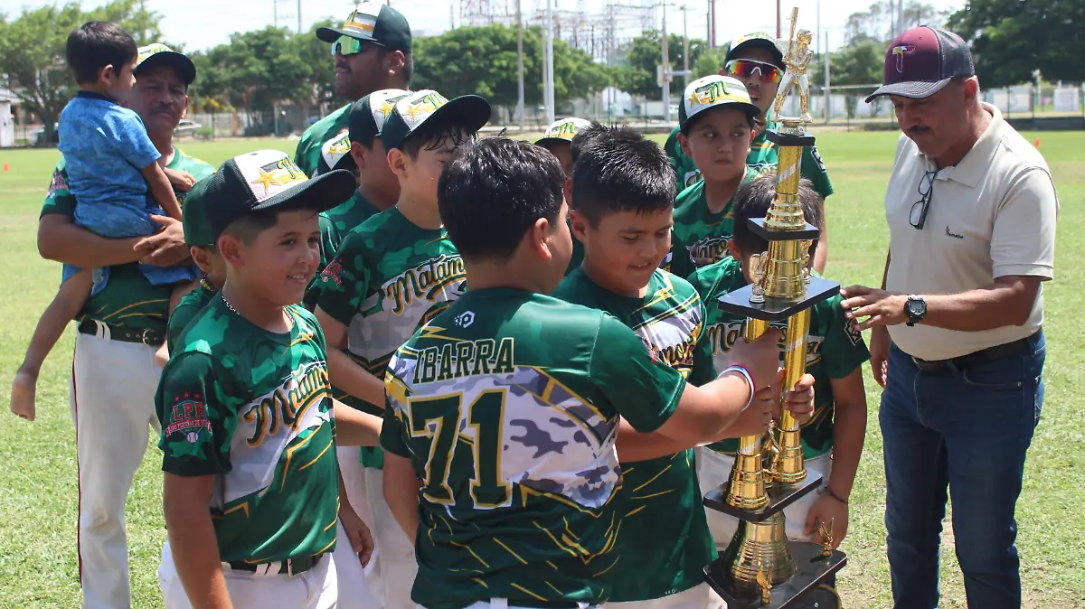 Tras tres días de competencia en el renovado Campo "El Polvorín", Matamoros alzó el trofeo de beisbol