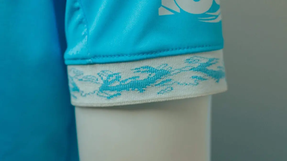 Jaibas celestes adornan las mangas del nuevo uniforme que estrenarán en este Apertura 2025