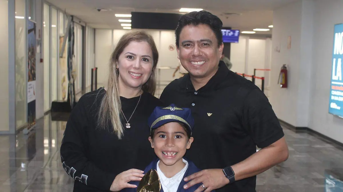 JMC-JAIME ACOMPAÑADO DE SUS PAPAS