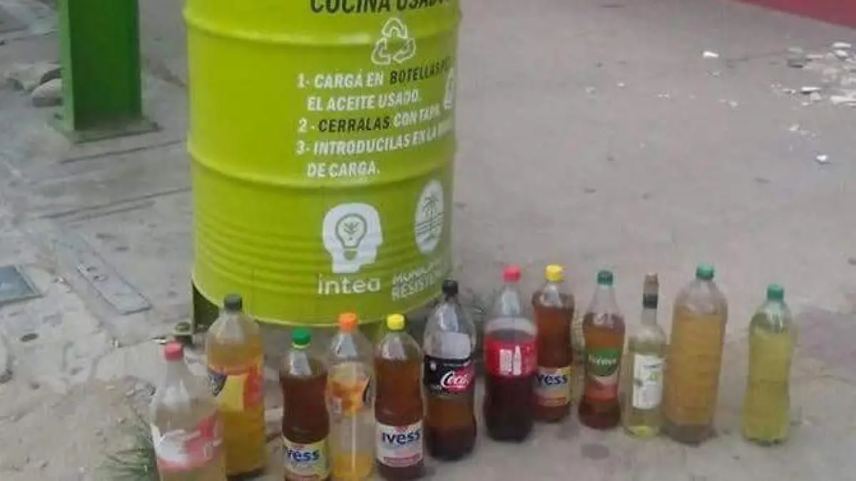 El aceite usado se puede almacenar en botellas de plástico de PET para su posterior recolección y reciclaje