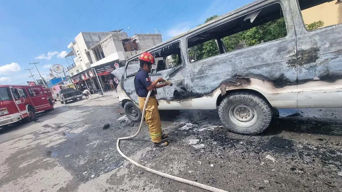 Camioneta se incendia en Ciudad Victoria; no hubo lesionados