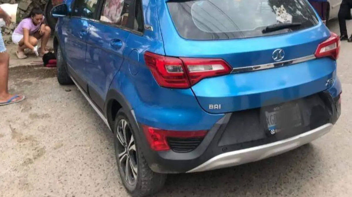 Choque y atropellamiento frente al 15/o Batallón de Infantería deja una mujer grave