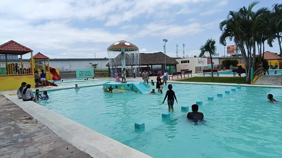 El balneario de Altamira está abierto de jueves a domingo; puede ser una opción para enseñar a los niños y niñas a nadar
