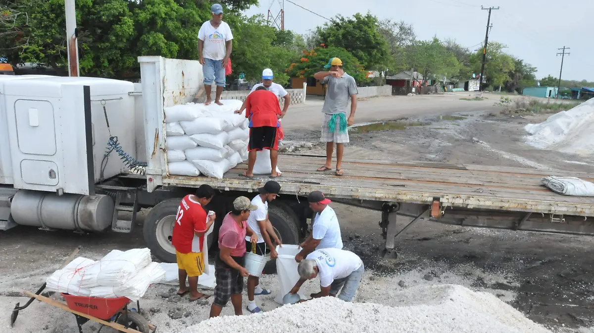La industria salinera genera empleos temporales en Altamira