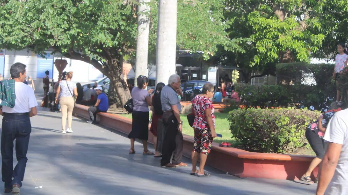 Turistas en Tampico sufren "calorón" por apagón de CFE sin aviso en plena temporada vacacional