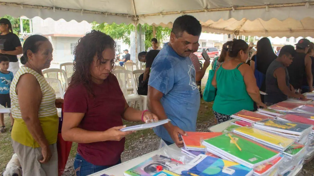 Participarán diversos comerciantes locales ofreciendo artículos escolares, uniformes, calzado y más en un horario de 9:00 am a 8:00 pm
