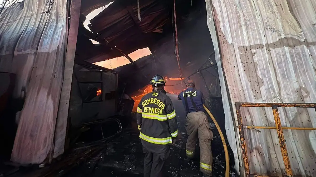 Todos los bomberos que participaron en controlar el siniestro recibirán una hamburguesa gratis