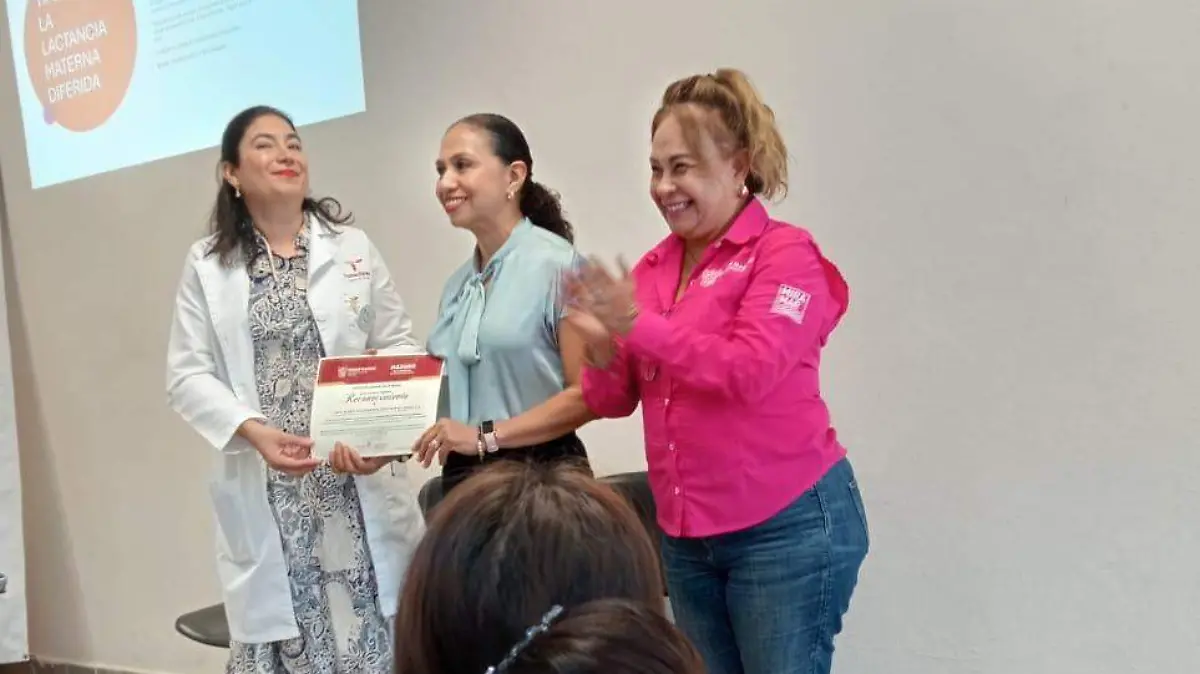 La Dirección de la Mujer entregó un reconocimiento a las ponentes por su participación