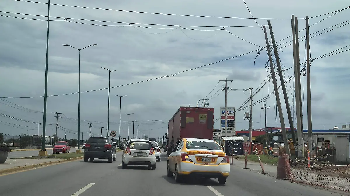 Un nuevo semáforo será instalado en Avenida de la Industria a la altura de lo que será la tienda The Home Depot