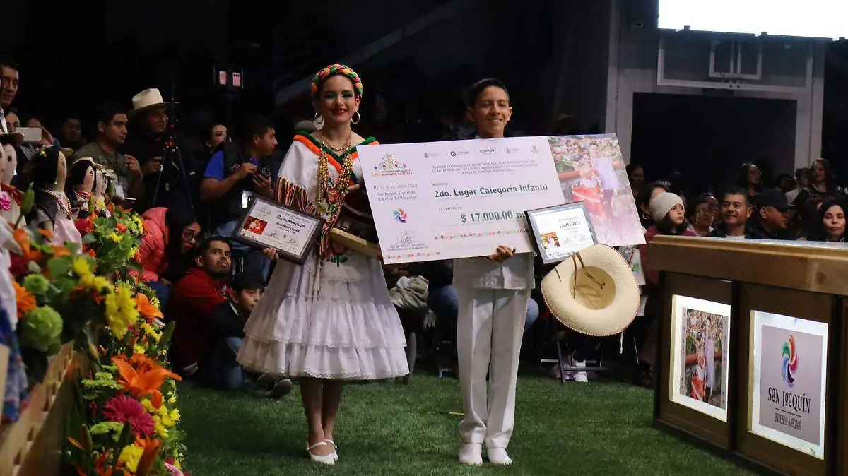 Cada vez más bailarines de folclor participan en los festivales de huapango