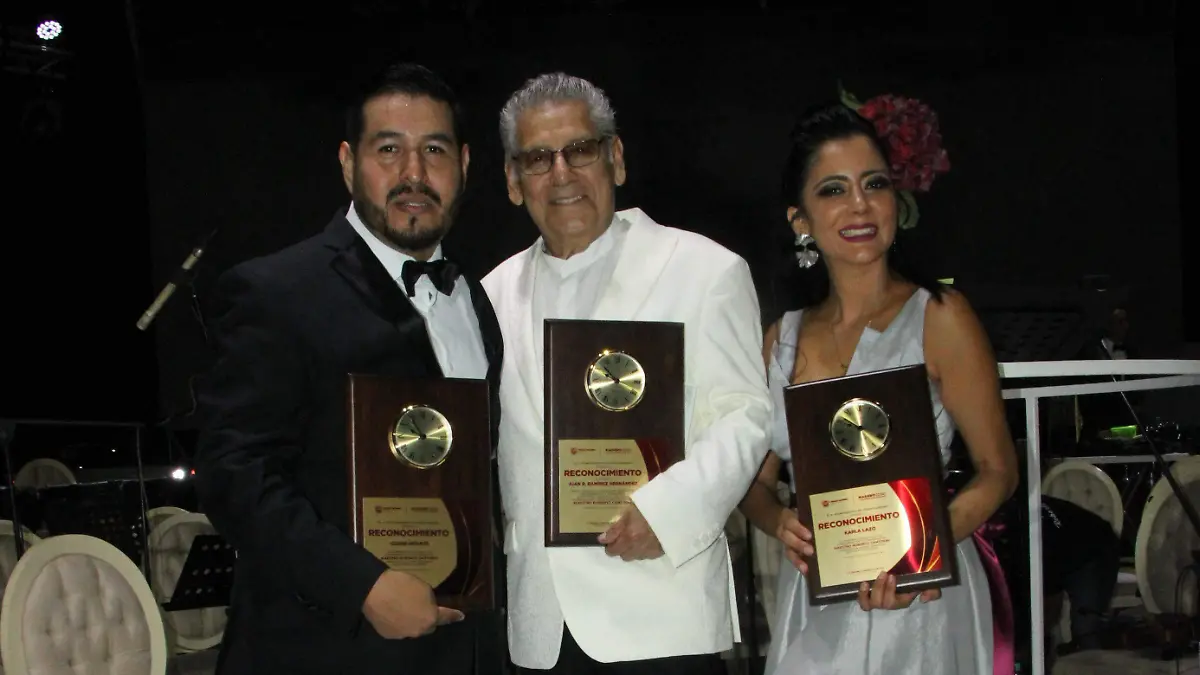 Los artistas participantes recibieron reconocimientos de parte de las autoridades