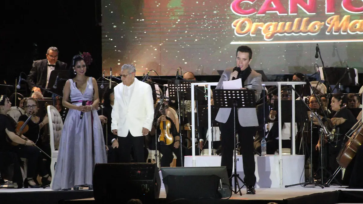 Una velada llena de romanticismo, recuerdos y emotivo reconocimiento a uno de los más grandes compositores mexicanos