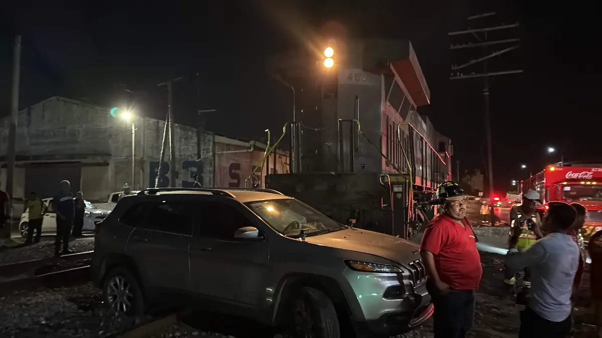 Choque de camioneta con tren en la Isleta Pérez deja múltiples heridos en Tampico Mario Cruces (3)