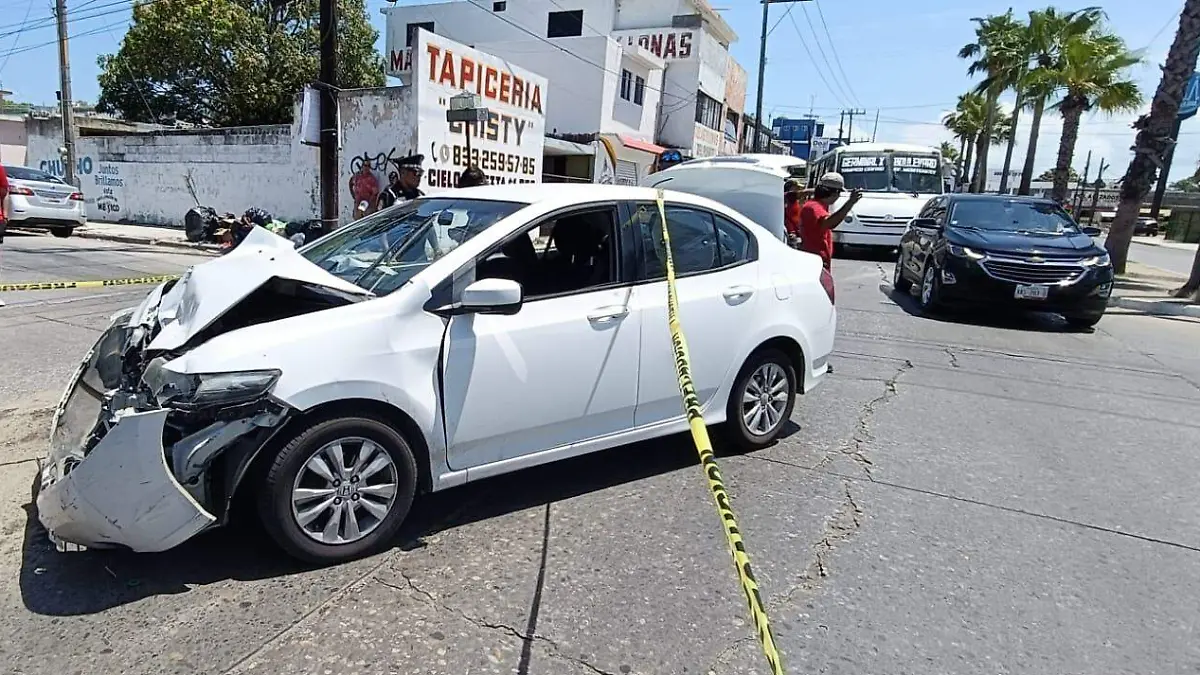 Un choque en Perimetral y Belisario Domínguez generó cierre parcial y fuerte congestionamiento en Tampico