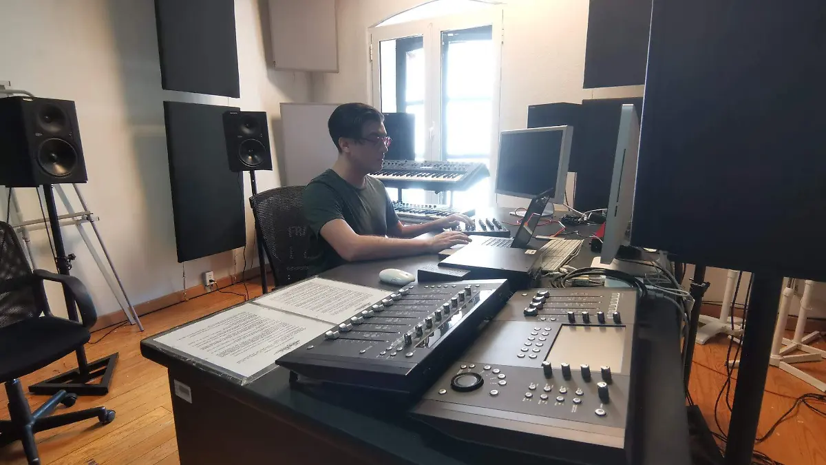 Gerardo Meza actualmente está cursando el Doctorado en Música con especialidad en Tecnología Musical en la UNAM