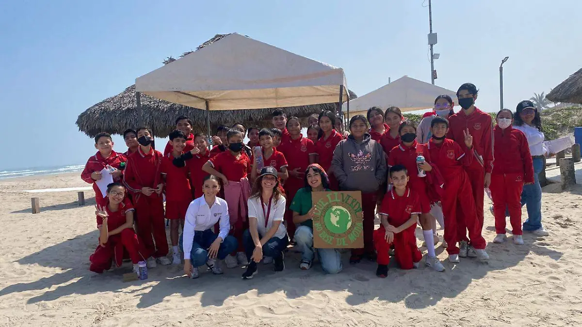 Estamos a Tiempo ha realizado actividades en comunidad, tales como colectas en playa